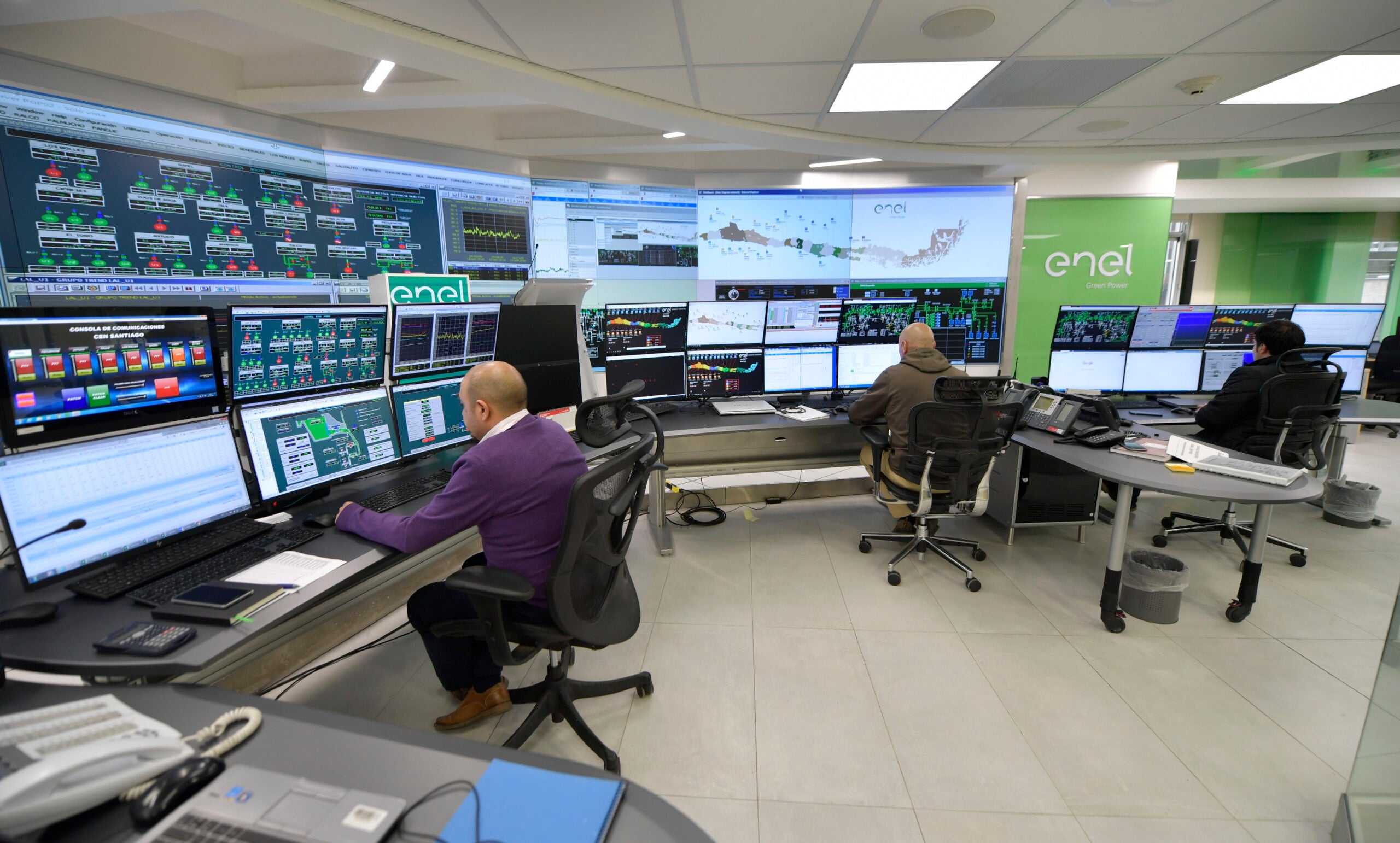 Renewable energy control room monitoring systems